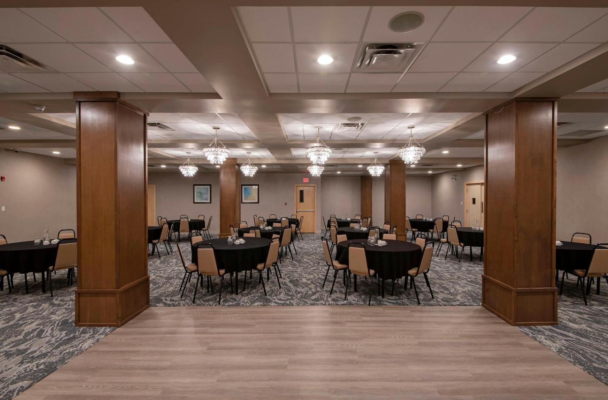 מלון Doubletree By Hilton - קמלופס מראה חיצוני תמונה